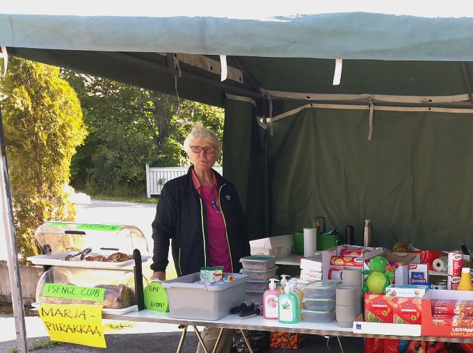 OLEMME TAAS MUKANA NARVAN TORILLA UUDEN TORIKAUDEN ALKAESSA.JOS OLET KIINNOSTUNUT TULEMAAN MUKAAN MUKAVAAN MYYNTITIIMIIMME, OTA YHTEYTTÄ TORIVASTAAVAAMME sirkka.kolu@gmail.com. 